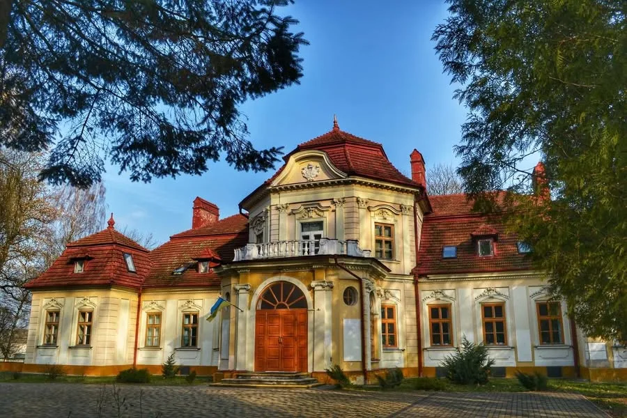 Фото до матеріалу: Маєток Бруницьких у Великому Любені працює як навчально-реабілітаційний центр