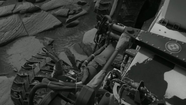 Фото до матеріалу: NASA показало стан коліс марсохода Curiosity за 6 років роботи на Марсі