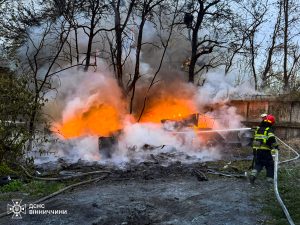 Фото до матеріалу: 12 пожеж за добу на Вінниччині: горіли будинки, шини та трава