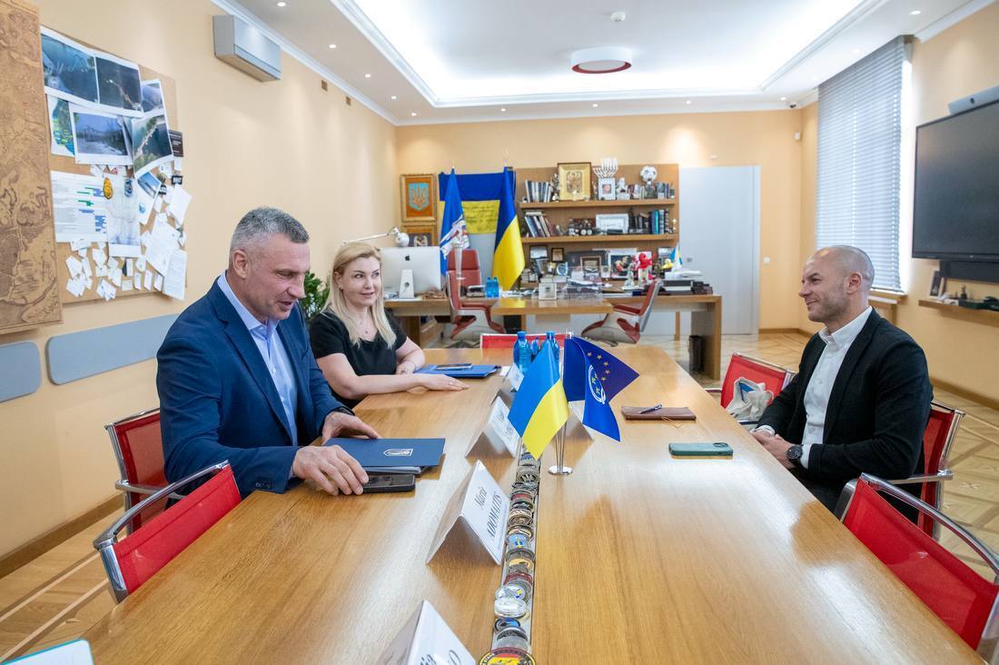 Фото до матеріалу: Кличко та Россі обговорили співпрацю АМУ та CEMR у Києві