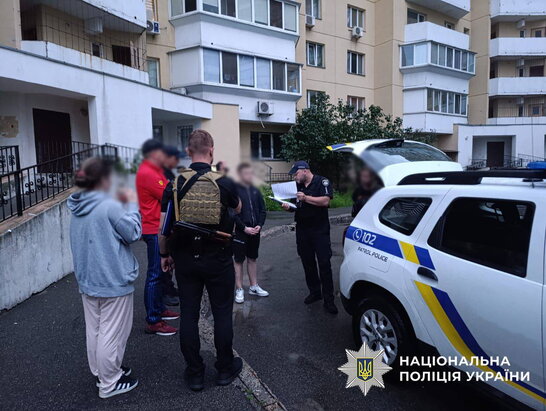 Фото до матеріалу: У Києві затримали чоловіка, який у стані сп'яніння погрожував перехожим пістолетом