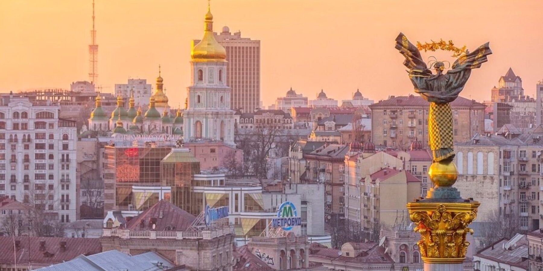 Фото до матеріалу: У Києві відкрили виставку артоб’єктів, марок та монет із нагоди 32-ї річниці Незалежності України
