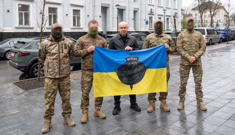 Фото до матеріалу: Тернопільська міська рада передала три Renault Duster для потреб біжців спеціального підрозділу