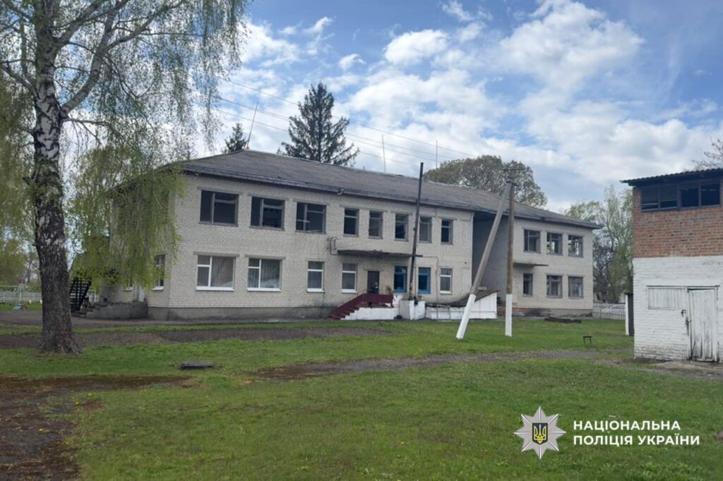 Фото до матеріалу: Наслідки атаки БПЛА зафіксували на Золотоніщині: пошкоджено дитячий садок та приватні будинки