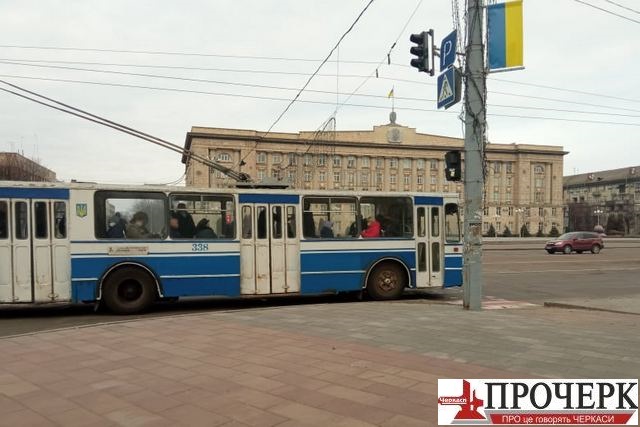 Фото до матеріалу: Депутати Черкас дозволили рекламу на тролейбусах