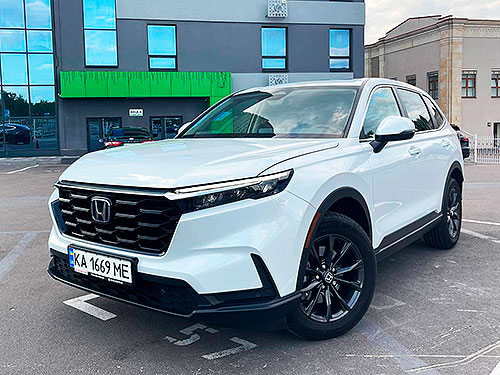 Фото до матеріалу: Тест-драйв Honda CR-V e:HEV: чому гібридний кросовер став лідером ринку в Україні