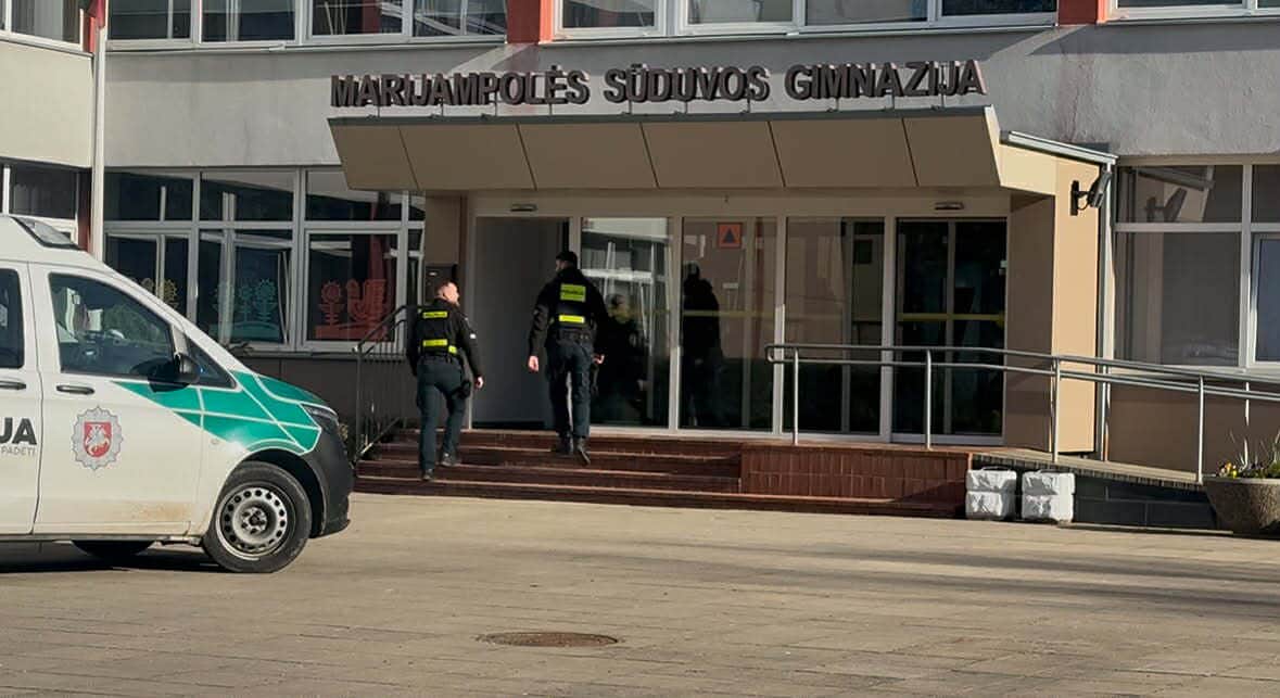 Фото до матеріалу: В одній з гімназій Литви стався напад з ножем: є поранені