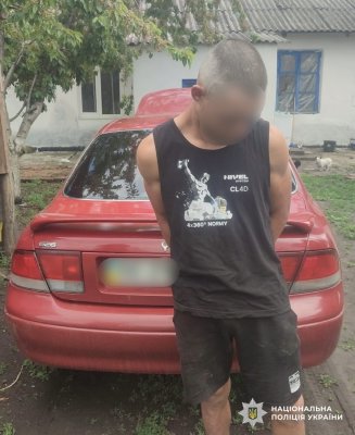 Фото до матеріалу: 24-річний мешканець Нового Бугу заволодів сусіднім автомобілем Mazda 626