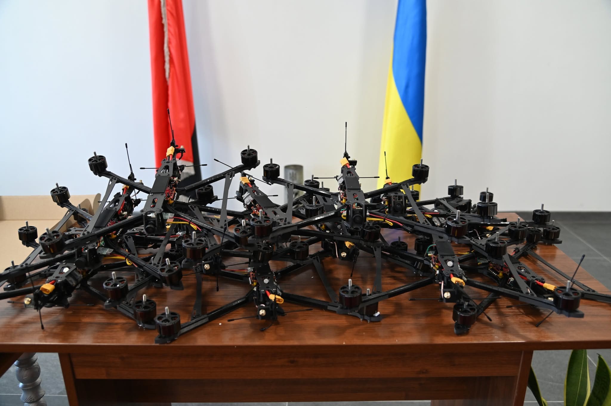 Фото до матеріалу: Тернопільщина підтримала 3-тю штурмову бригаду: 15 FPV-дронів передали на фронт
