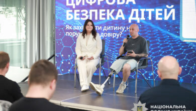 Фото до матеріалу: Інспектори освітньої безпеки та школяри нагадали про ризики вербування в інтернеті