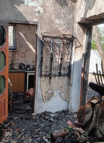 Фото до матеріалу: Пожежа в Старому Корці залишила родину без даху над головою: оголошено збір