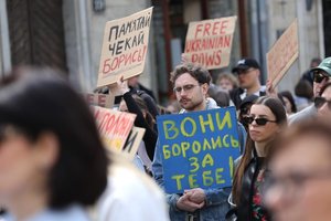 Фото до матеріалу: У Львові на площі Ринок підняли прапори всіх військових структур України