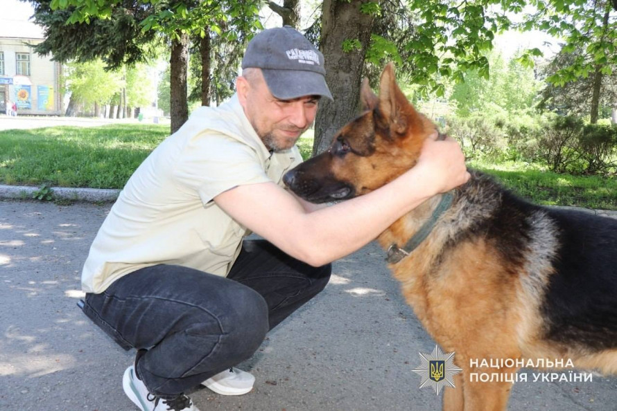 Фото до матеріалу: Службові собаки та кінологи принесли емоції ветеранам у П'ятихатках