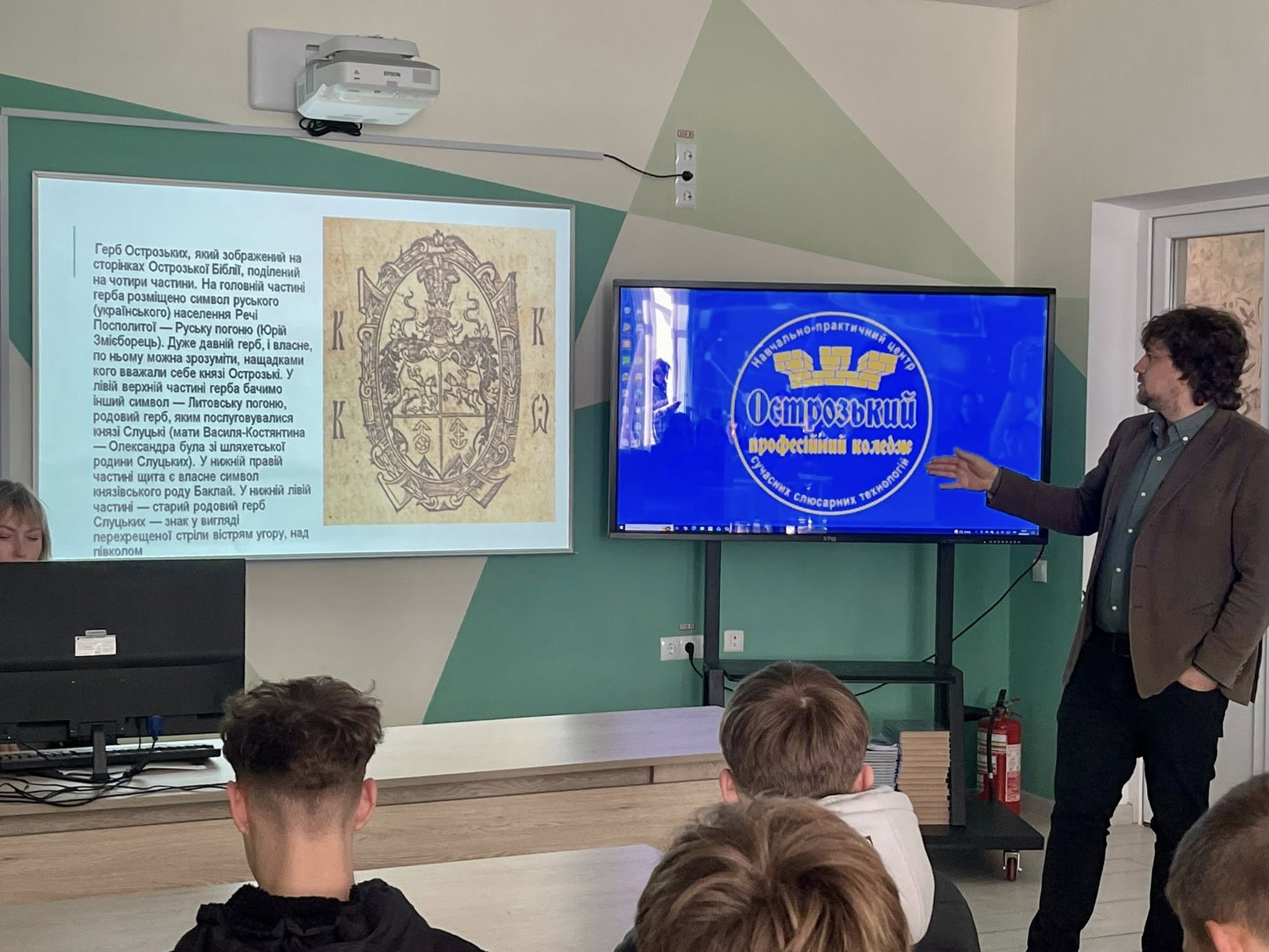 Фото до матеріалу: В Острозькому коледжі вшанували 500-річчя князя Василя-Костянтина