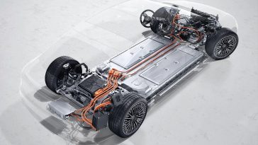 Фото до матеріалу: Mercedes-Benz повертає фізичні кнопки в салони автомобілів