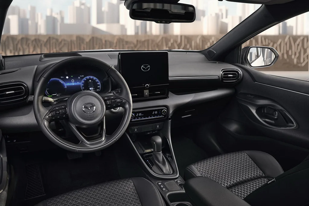 Фото до матеріалу: Mazda2 Hybrid 2026: нове оснащення, кольори та преміальний інтер'єр для українського ринку
