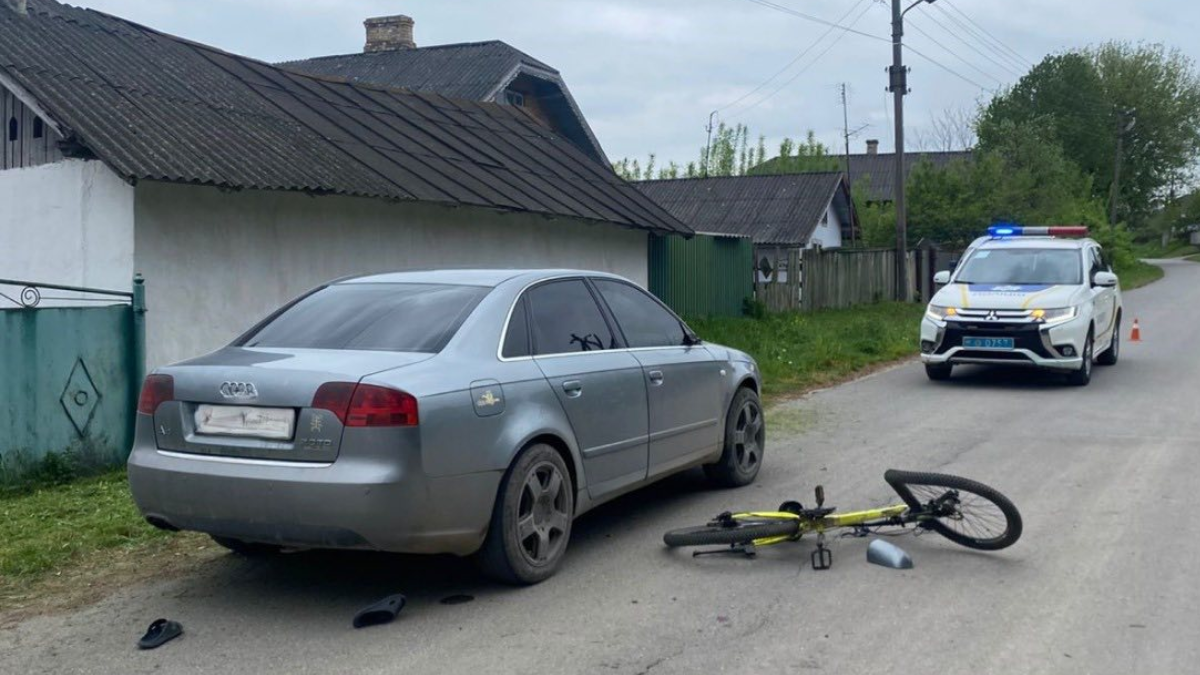 Фото до матеріалу: Автомобіль зіткнувся з велосипедистом у селі Серафинці: хлопчик отримав тілесні ушкодження