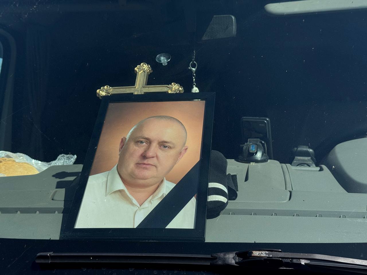 Фото до матеріалу: У Рожищі провели останню путь старшого сержанта поліції Миколу Сидорука