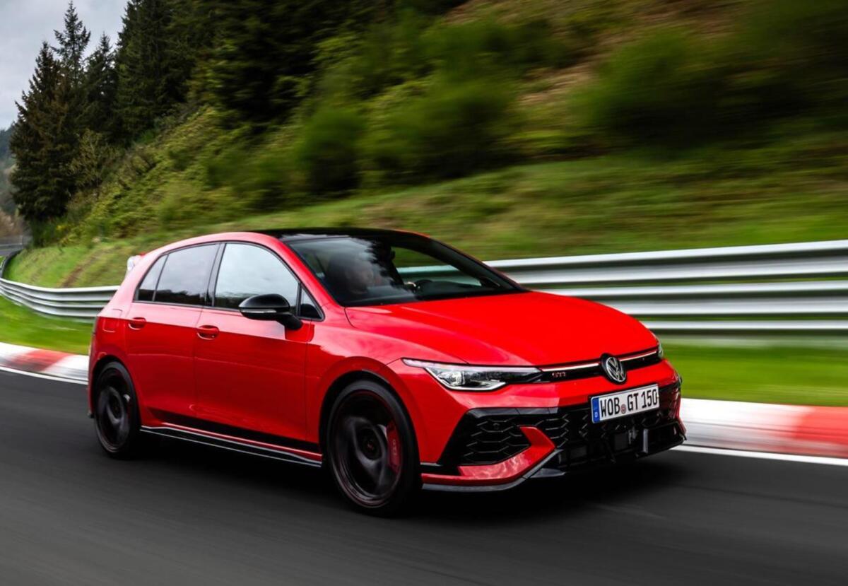 Фото до матеріалу: Volkswagen Golf GTI встановив новий рекорд на Нюрбургрингу