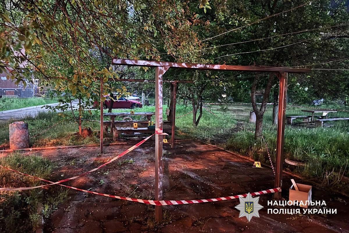 Фото до матеріалу: У Кривому Розі хуліган підірвав гранату, пошкоджено будинок