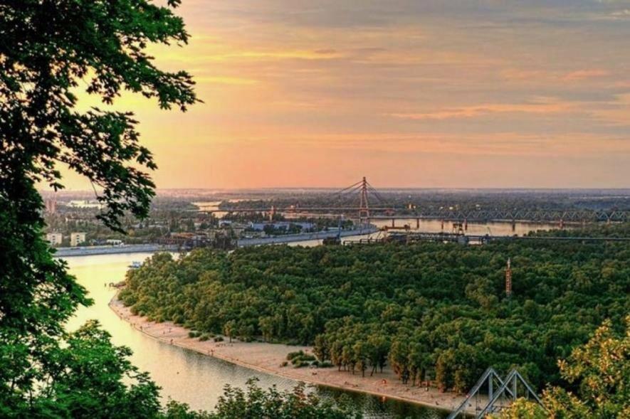 Фото до матеріалу: Де влаштувати ідеальний пікнік у Києві: найкращі локації та поради