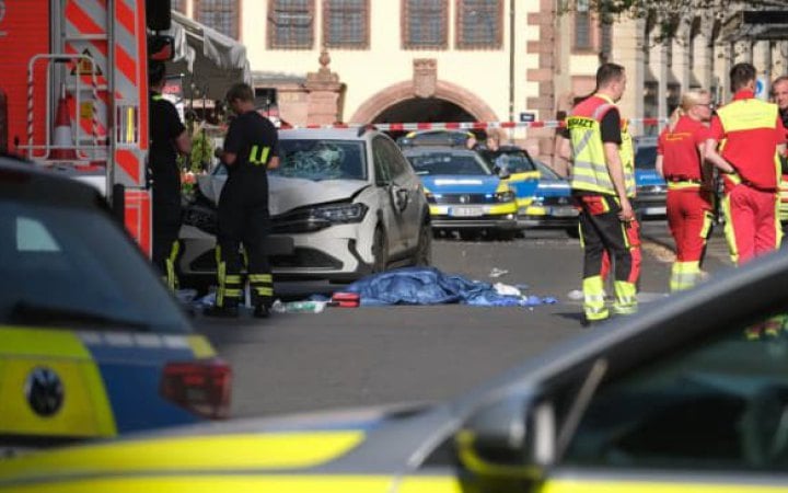 Фото до матеріалу: Автокатастрофа в Німеччині: автомобіль в'їхав у натовп пішоходів у Лейпцигу