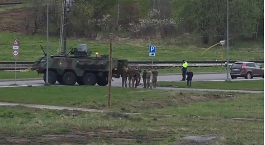 Фото до матеріалу: Російські дрони порушили повітряний простір Латвії: один впав на нафтобазу