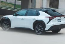 Фото до матеріалу: Ford інтегрує електромобільні технології у бензинові та гібридні авто