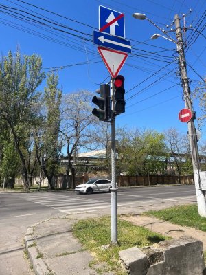 Фото до матеріалу: В Одесі відновили роботу чотири світлофори та встановили нові знаки на тротуарах