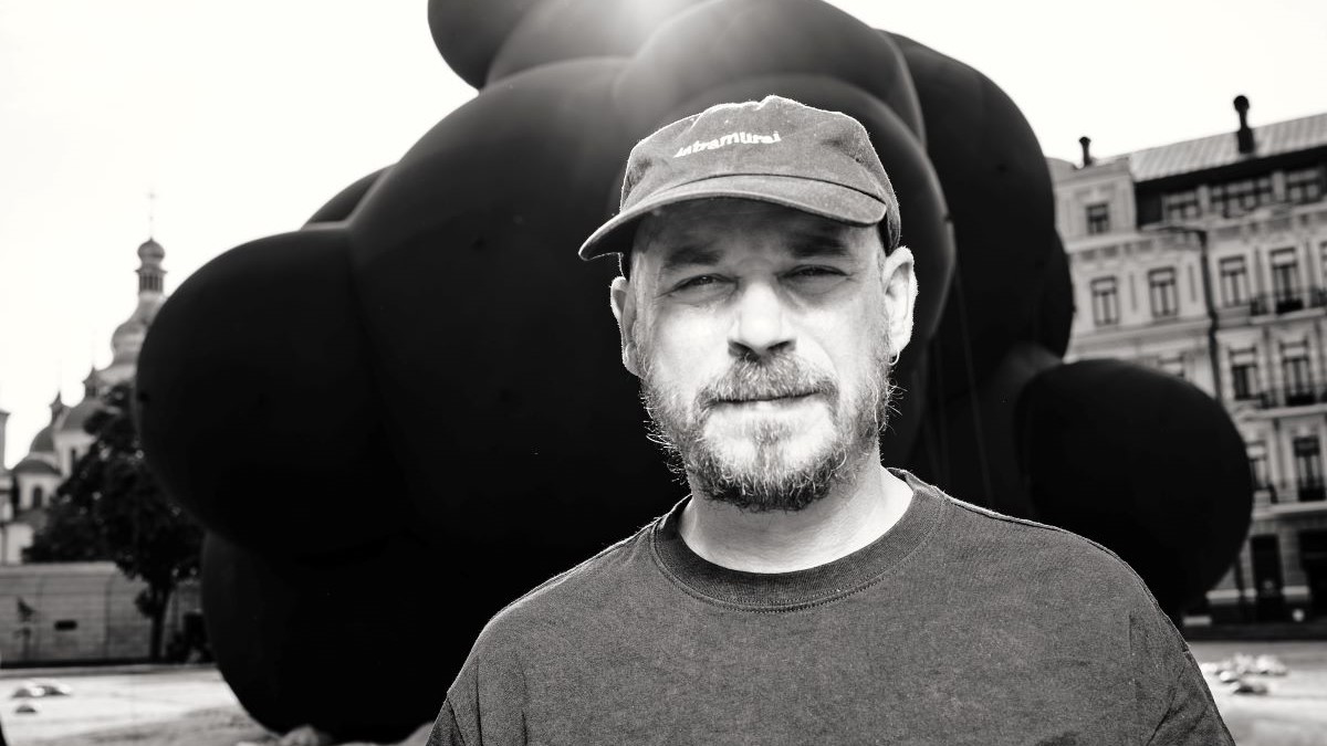 Фото до матеріалу: «Готуйтесь, вже припливло»: Олексій Сай презентує чорну хмару на Burning Man