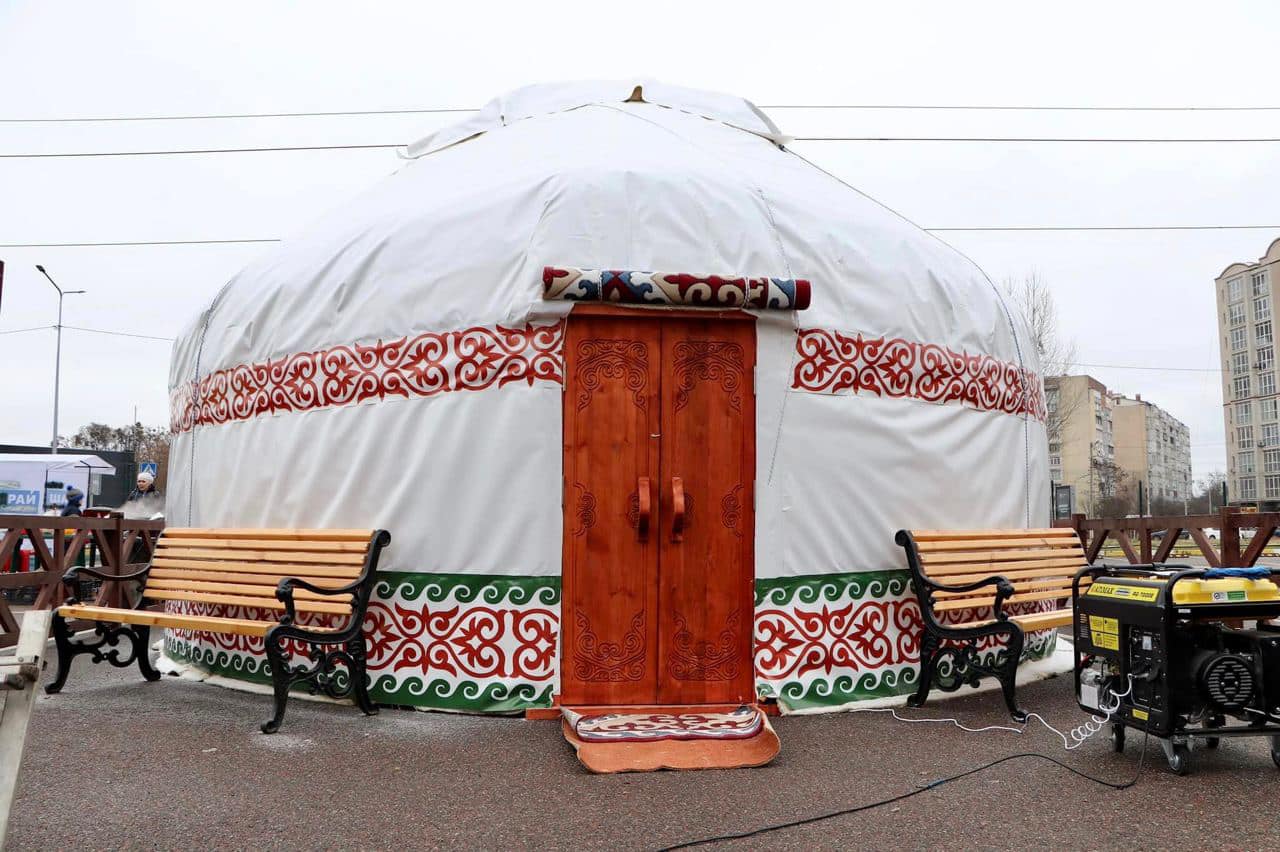 Фото до матеріалу: У Києві відкрилася казахська «Юрта незламності»: що там можна зробити