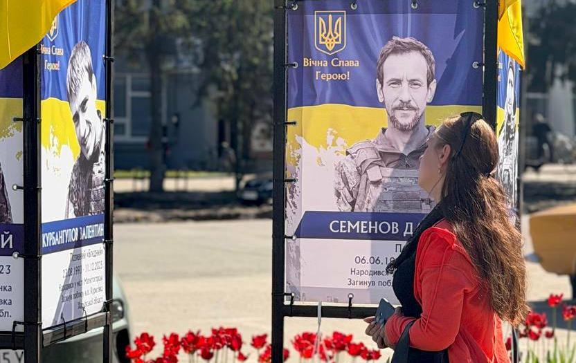 Фото до матеріалу: У Зіньківській громаді вшанували пам'ять 12 загиблих захисників на Алеї Героїв