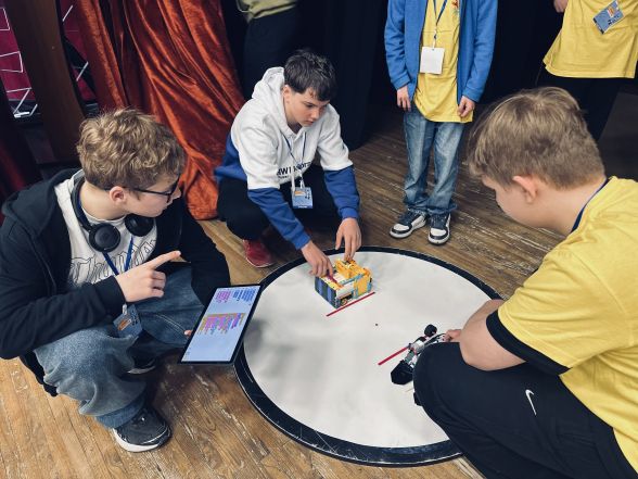 Фото до матеріалу: Vinnytsia RoboCamp 2026: вінницькі школярі представили проєкти майбутнього