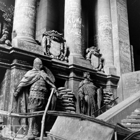 Фото до матеріалу: Як виглядала столиця Німеччини Берлін у травні 1945 року - рідкісні фотографії