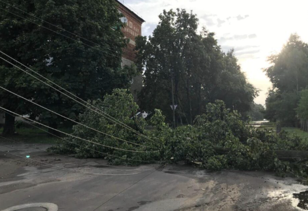 Фото до матеріалу: Енергетики Київщини повертають світло: 180 тисяч родин вже з електропостачанням
