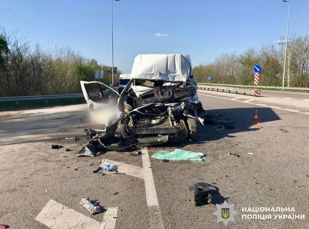 Фото до матеріалу: Троє постраждалих у ДТП на Київщині: водій вантажівки зробив небезпечний розворот