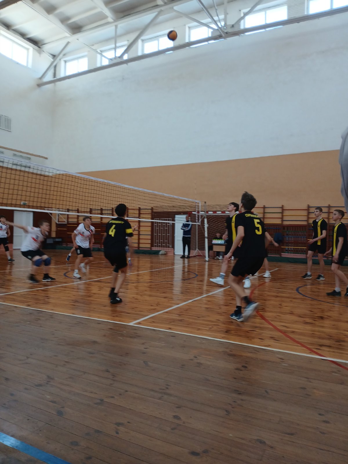 Фото до матеріалу: Юні волейболісти Старовижівського ліцею стали чемпіонами області