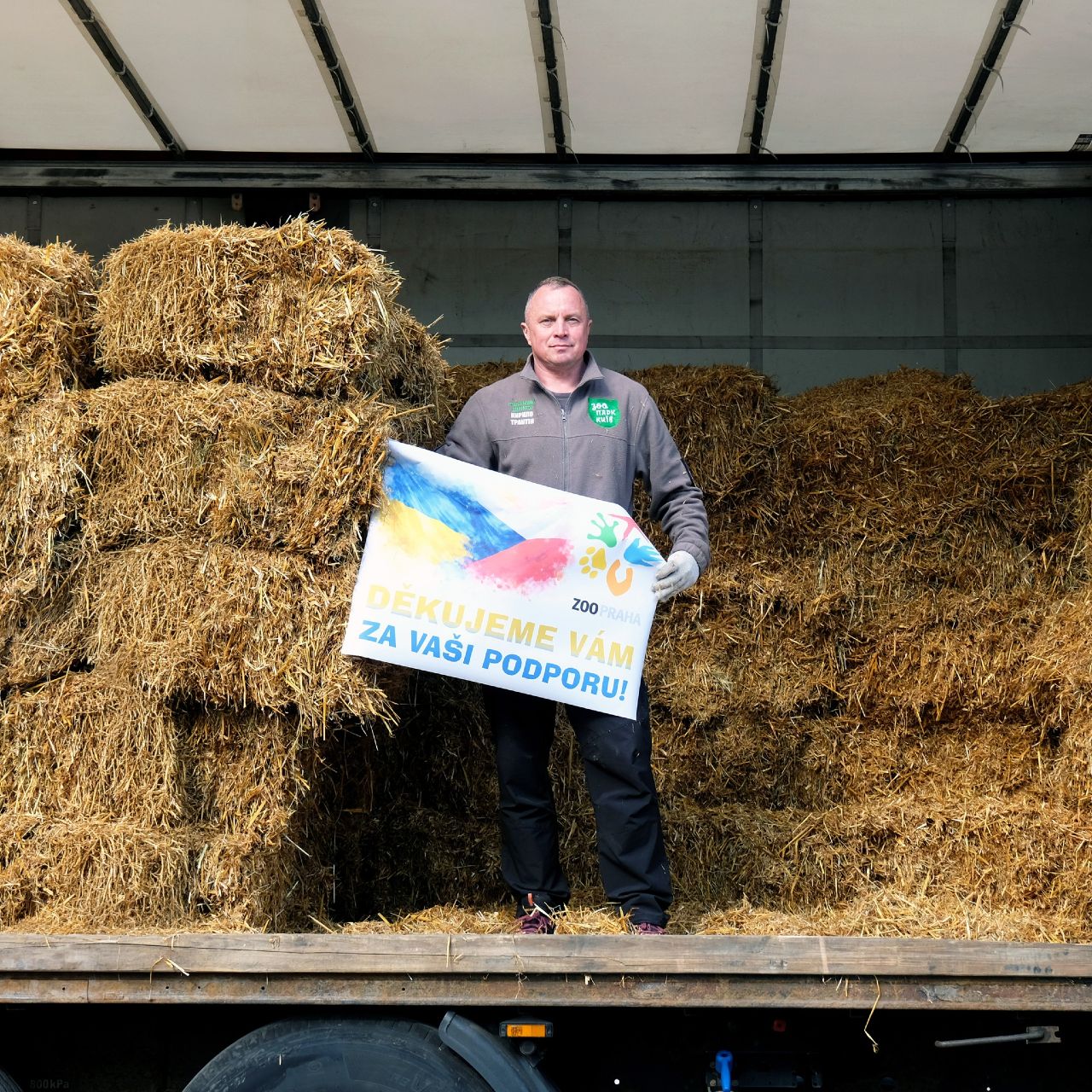 Фото до матеріалу: Київський зоопарк отримав 15 тонн кормів від колег з Праги