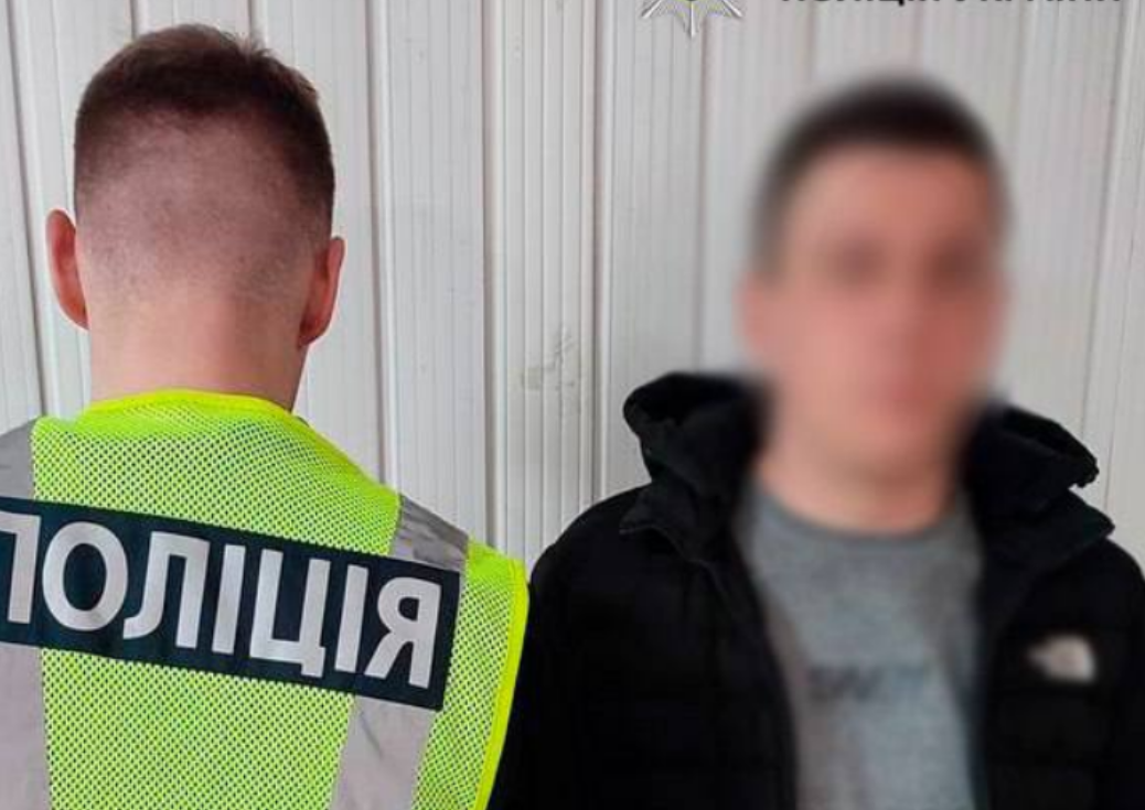Фото до матеріалу: Шахрай вкрав 230 тисяч грн у 83-річної киянки під виглядом ремонту після обстрілу