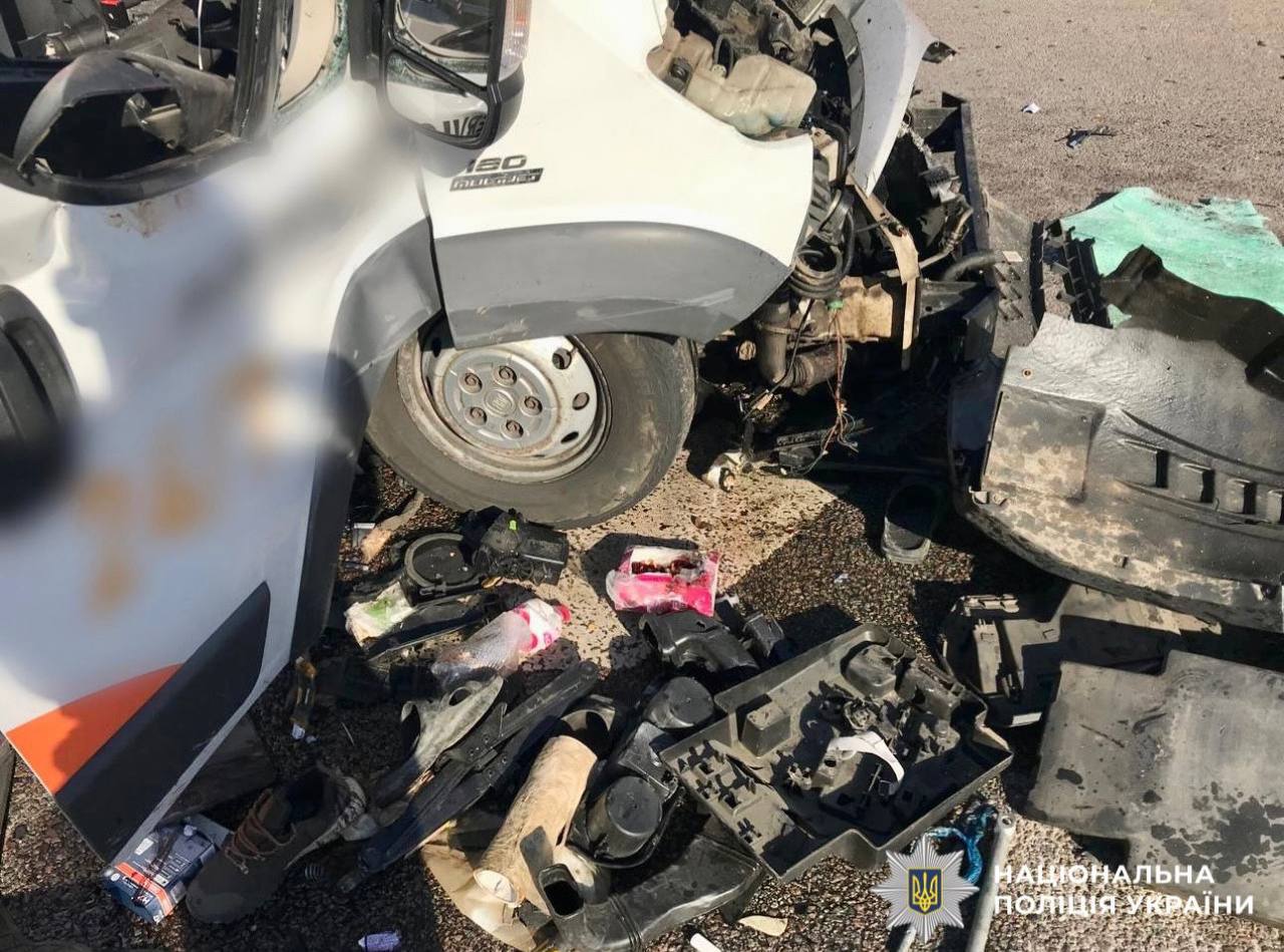Фото до матеріалу: Троє постраждалих у ДТП на Київщині: водій вантажівки зробив небезпечний розворот