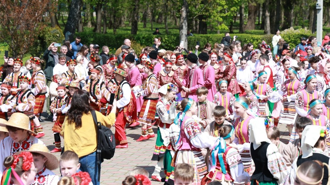 Фото до матеріалу: На Хмельниччині встановили рекорд України з масового виконання танцю «Краков’як»