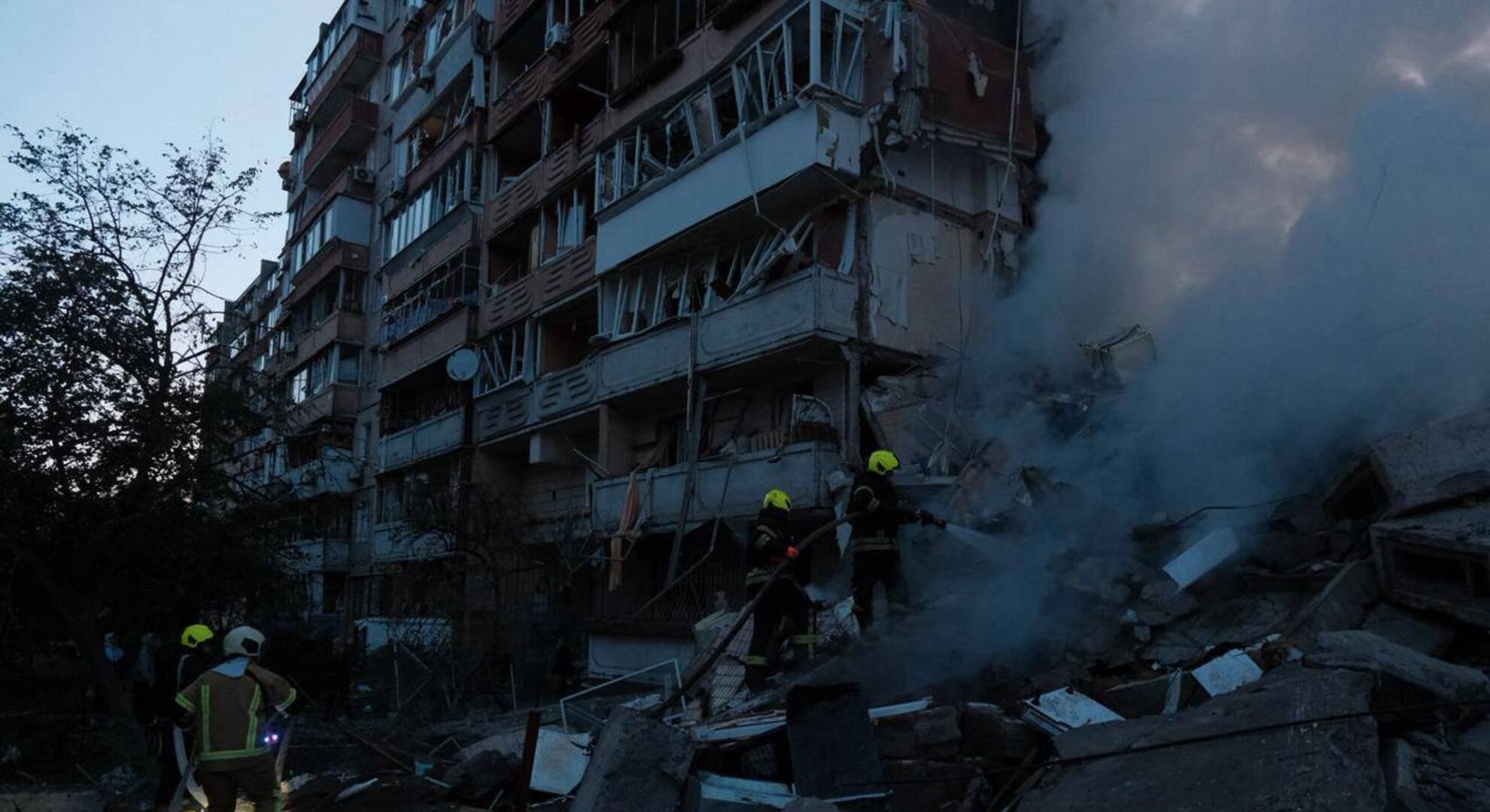 Фото до матеріалу: Вибухи в Києві 14 травня: обвалилася частина багатоповерхівки, є жертви, десятки постраждалих