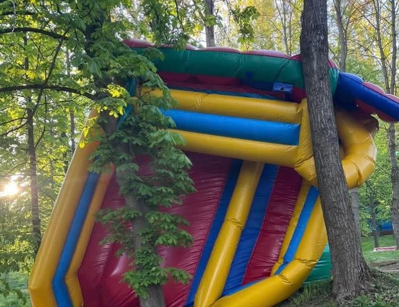 Фото до матеріалу: Після інциденту з батутом у Калуші міська влада посилює контроль за атракціонами