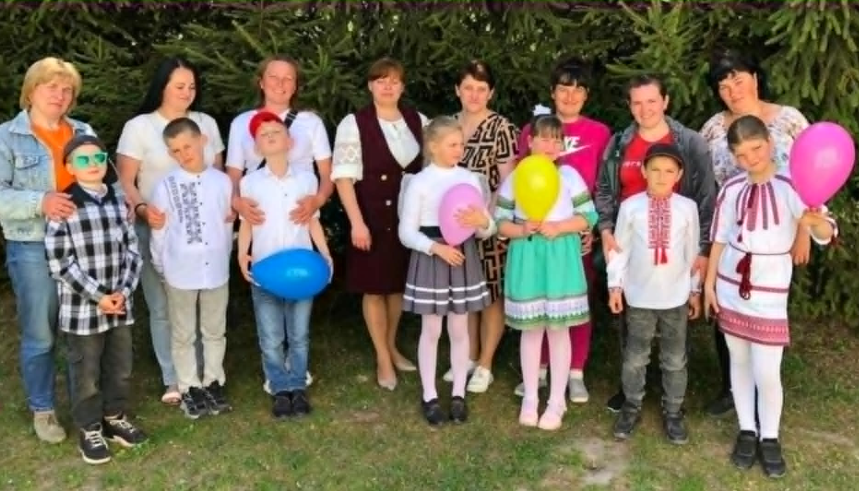 Фото до матеріалу: Смачні посиденьки з мамою: у Щекичинській гімназії відзначили День матері