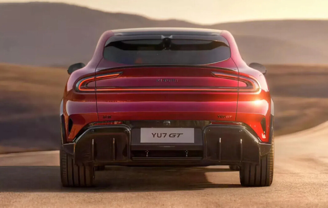 Фото до матеріалу: Xiaomi випустила електромобіль YU7 GT, який швидший за Porsche і коштує дешевше