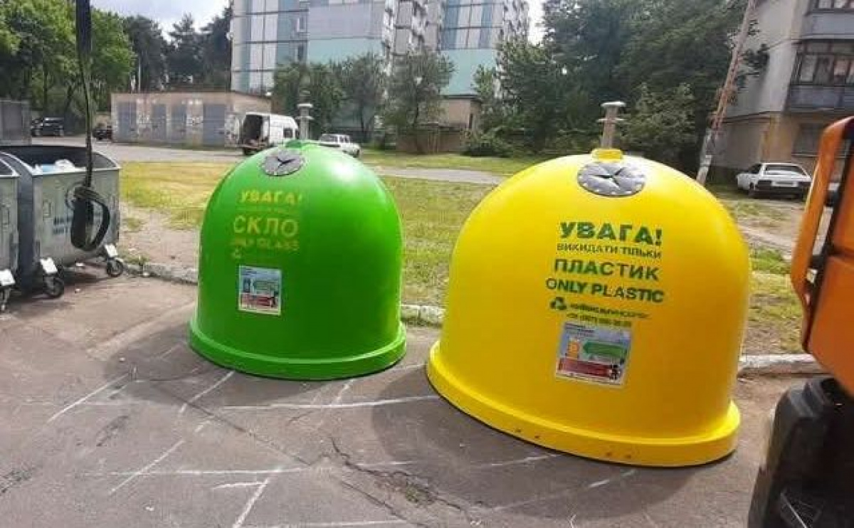 Фото до матеріалу: У Києві мешканці можуть самі вимагати встановлення контейнерів для скла та пластику