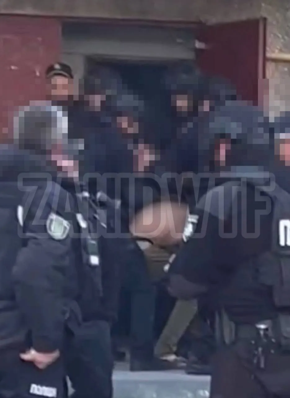 Фото до матеріалу: Стрілянина у Львові: спецназ затримав чоловіка з револьвером, постраждалих немає