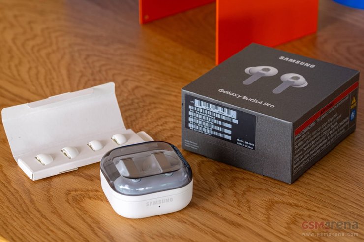 Фото до матеріалу: Samsung Galaxy Buds 4 Pro: реальні тести навушників, які можуть замінити AirPods