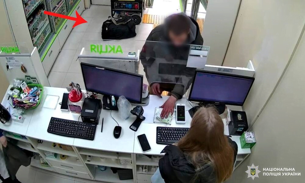 Фото до матеріалу: Занедбана поліклініка на Рейтарській стане офісним хабом з видом на Лавру