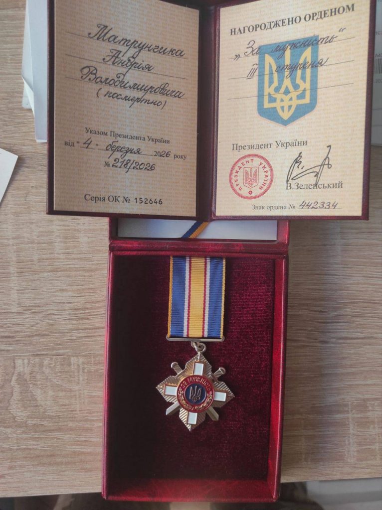 Фото до матеріалу: У Колках рідним загиблих героїв вручили державні нагороди